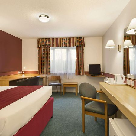 Days Inn Bradford M62 Eksteriør bilde